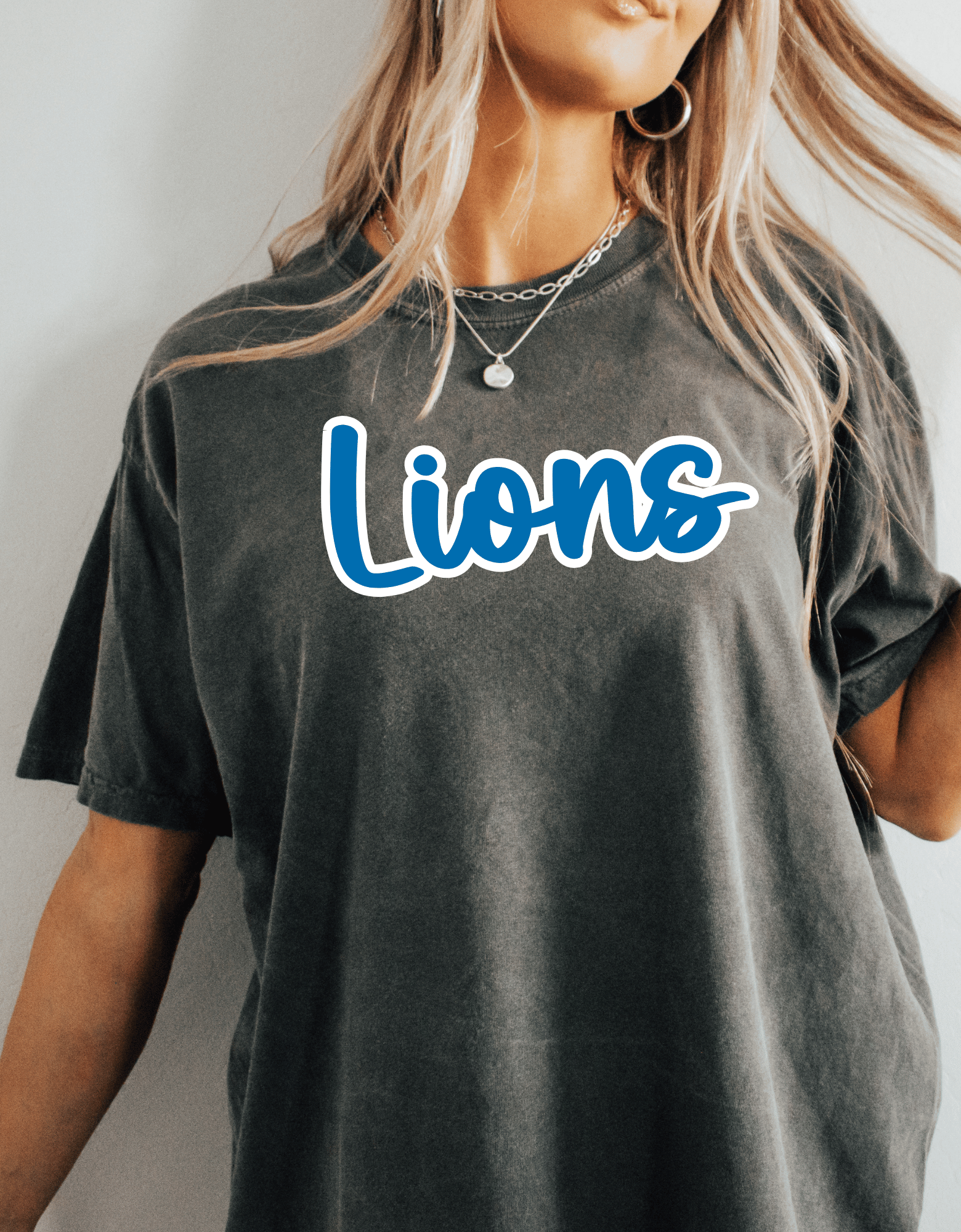 Bold Cursive Lions Tshirt Black (2)