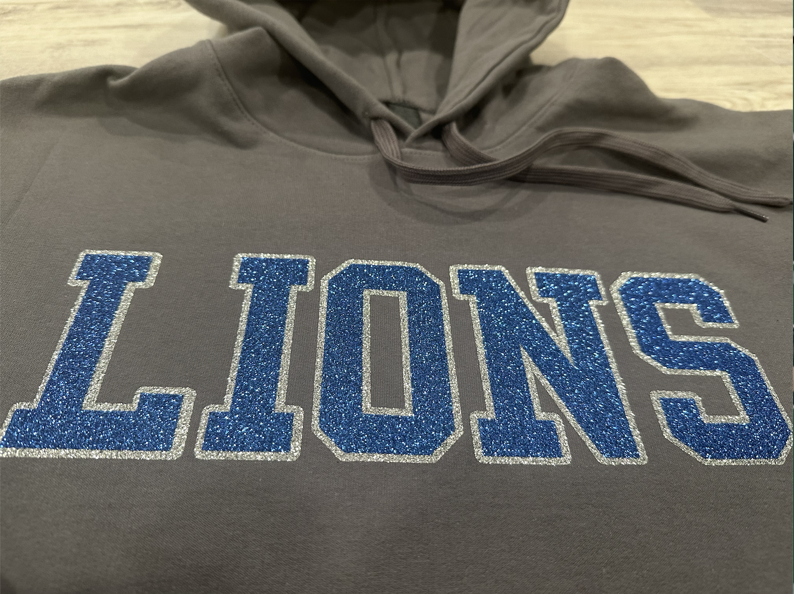 Chaos-Collection-Lions-Sparkle-charcoal3